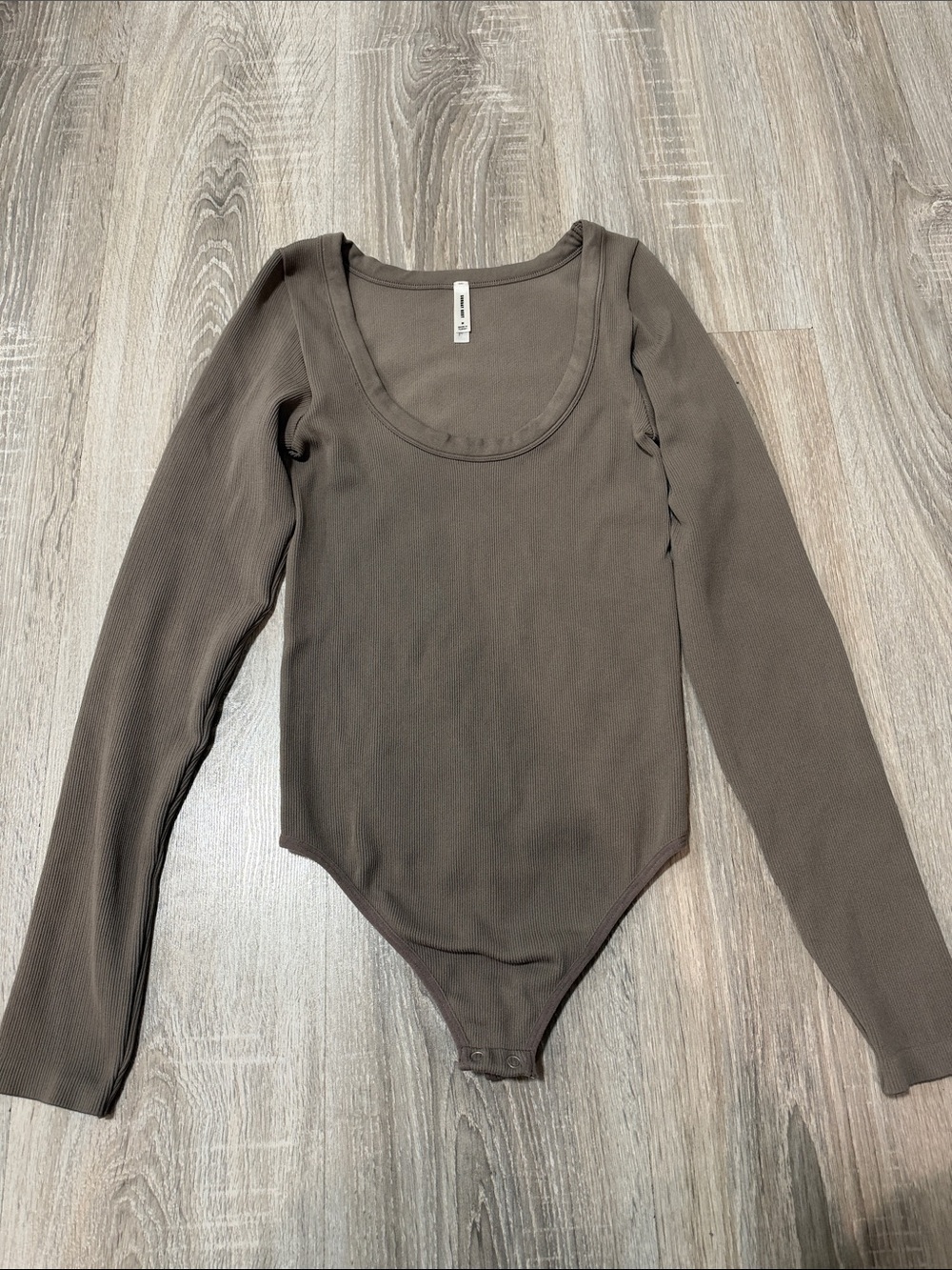 ARITZIA - Sunday Best Ribbed Long Sleeve Scoop Bodysuit - Brown